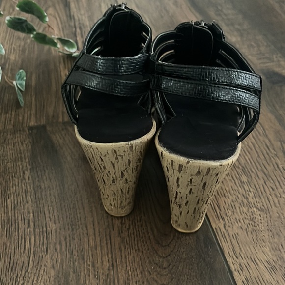 Aerosoles Track Star Wedge Sandals in Black - Picture 3 of 9